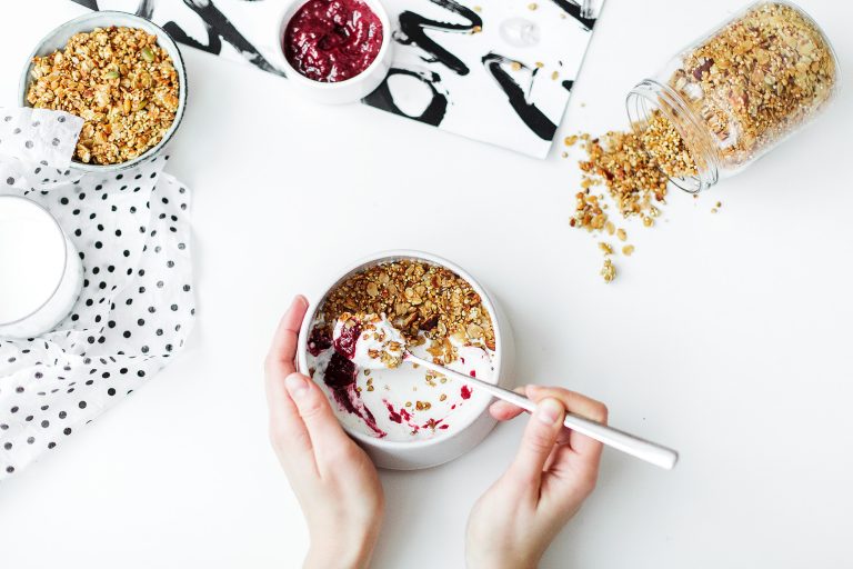 Easy snacks for breastfeeding moms
