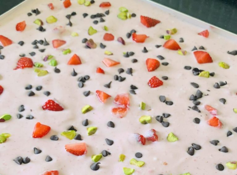 strawberry frozen yogurt bark
